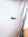 Camiseta Peruana Básica Lacoste, detalhe do logo no peito